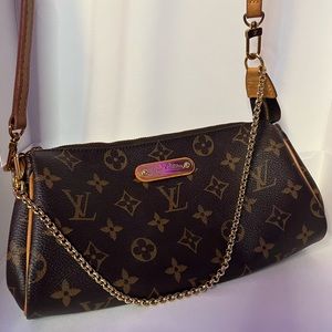 New condition. Used twice. Comes with Louis Vuitton tan body cross strap.